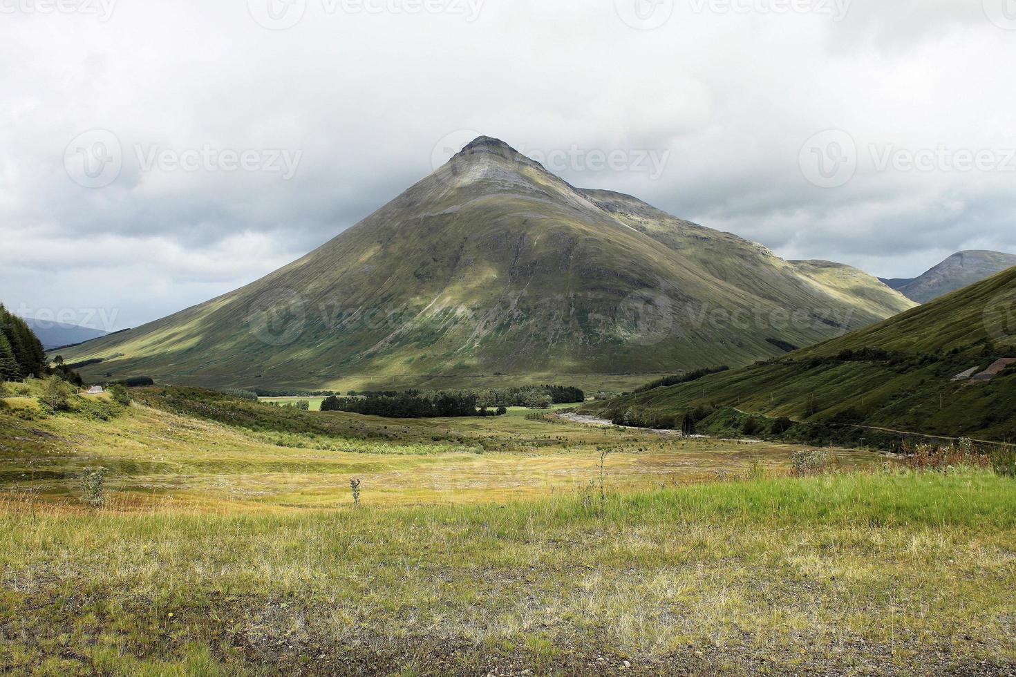 ein blick auf die schottischen highlands in der nähe von ben nevis foto