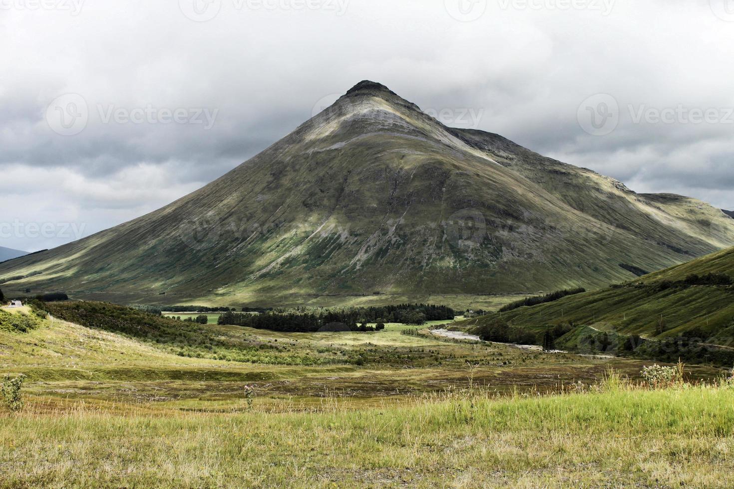 ein blick auf die schottischen highlands in der nähe von ben nevis foto