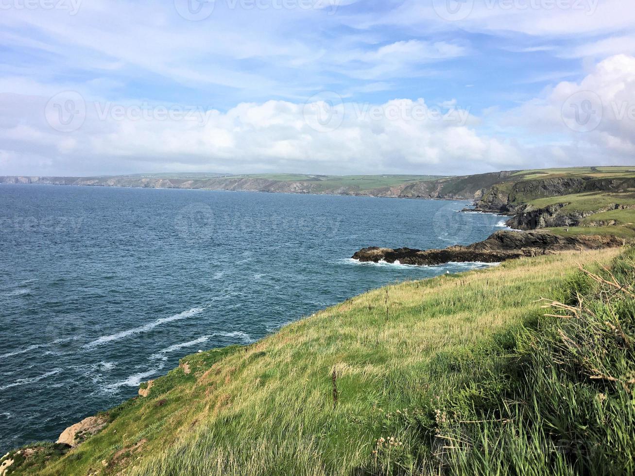 ein blick auf die küste von cornwall bei port isaac foto