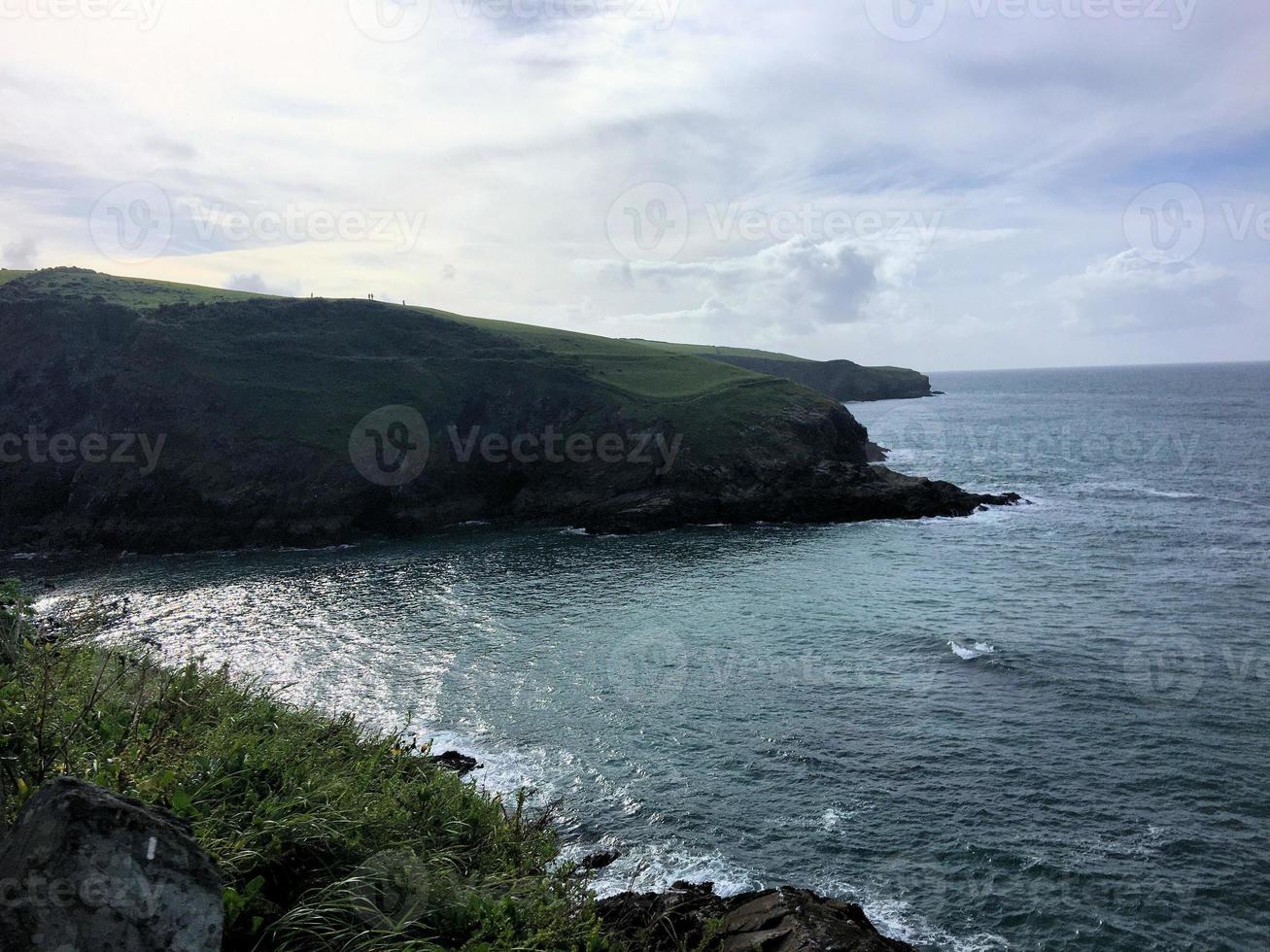 ein blick auf die küste von cornwall bei port isaac foto