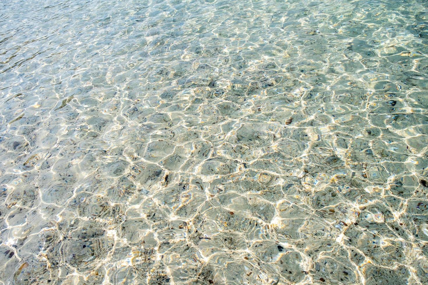 strand perfekter weißer sand türkisfarbenes wasser koh lan , thailand foto