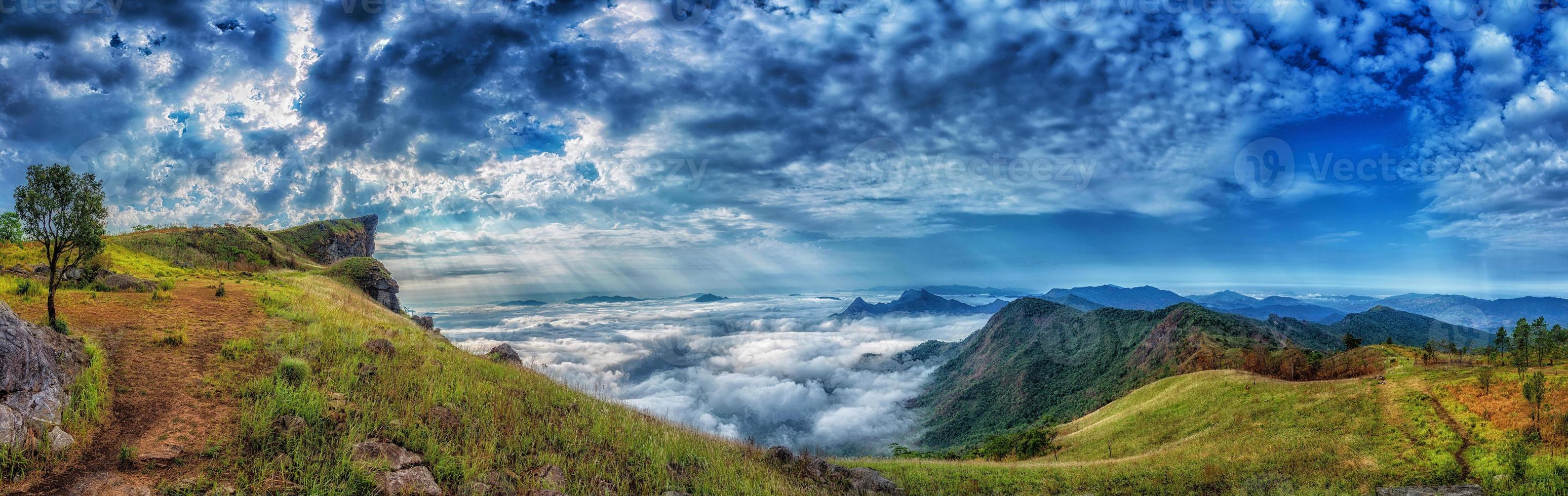 Nebelmeer bei Phu Chi Fa. foto