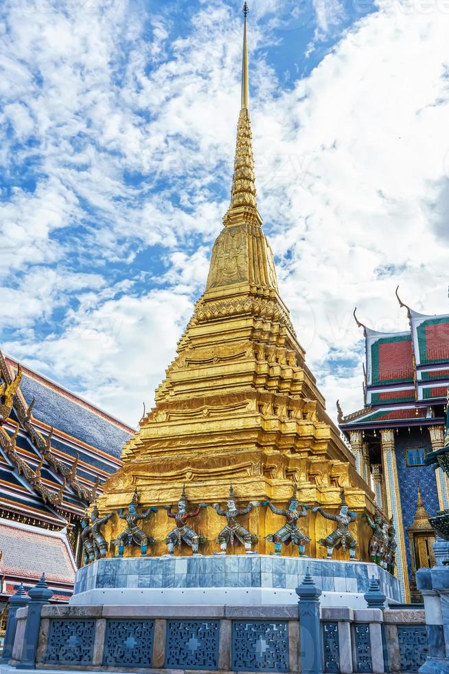 ein wahrzeichen des wat phra kaew in bangkok, thailand. ein Ort, an dem jeder in jeder Religion eingesehen werden kann. foto