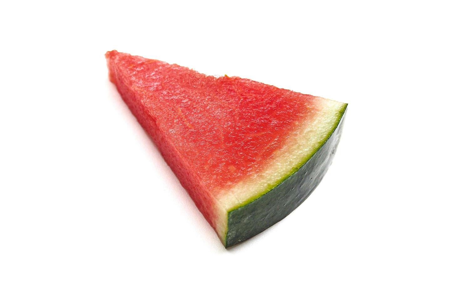 Stück Wassermelone isoliert auf weißem Hintergrund. foto