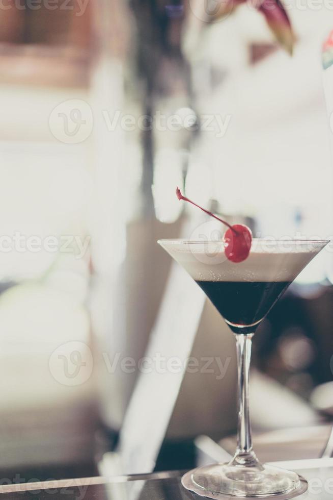 schwarzer Cocktail foto