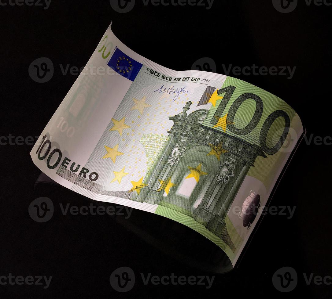 Hundert-Euro-Banknote hinter Welle foto