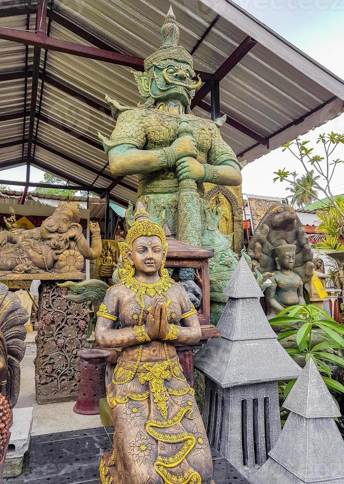 buddha statuen chinesische figuren stupas heilige schreine koh samui thailand. foto