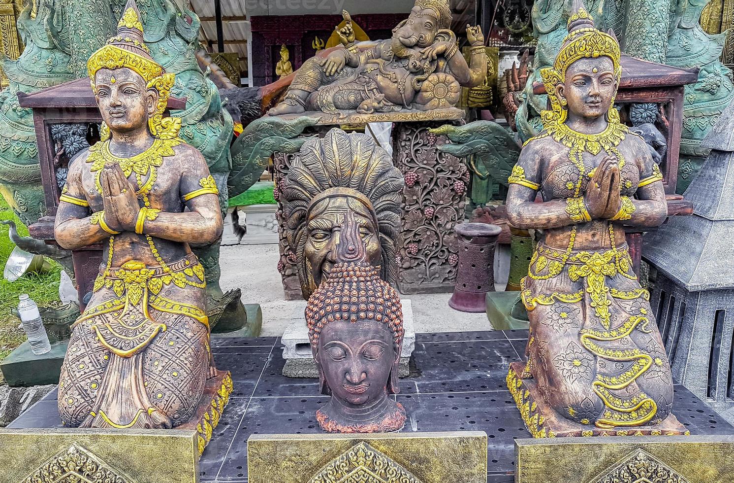 buddha statuen chinesische figuren stupas heilige schreine koh samui thailand. foto