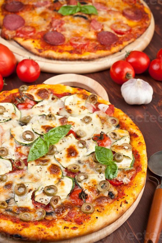 gesunde Gemüse- und Pilzpizza foto