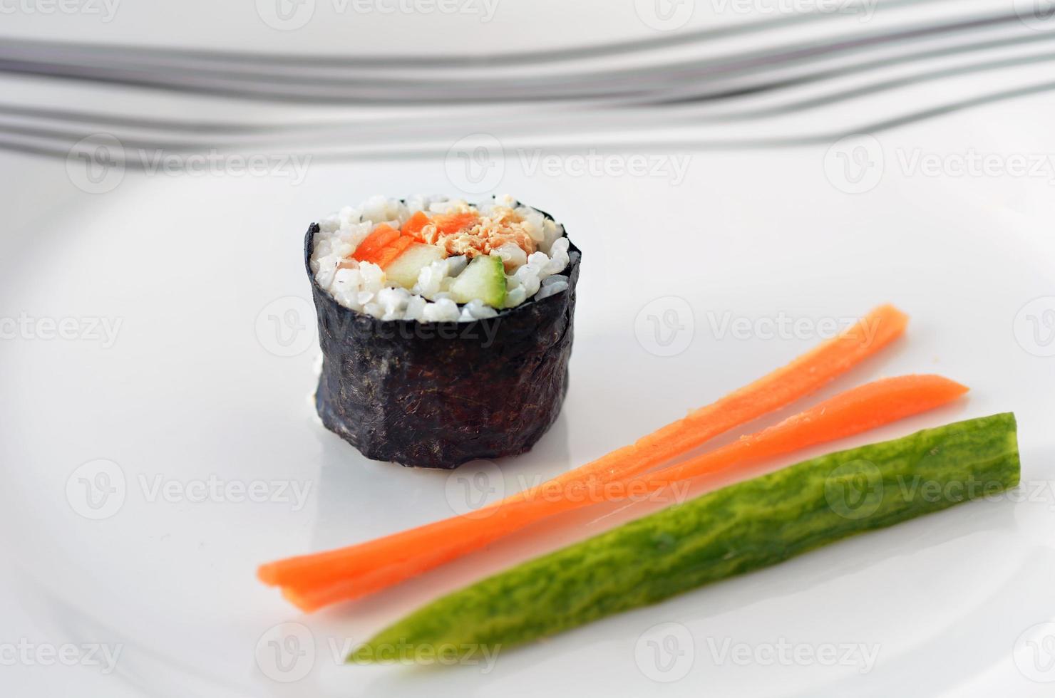 eine makizushi sushi frische maki roll -horizontal foto
