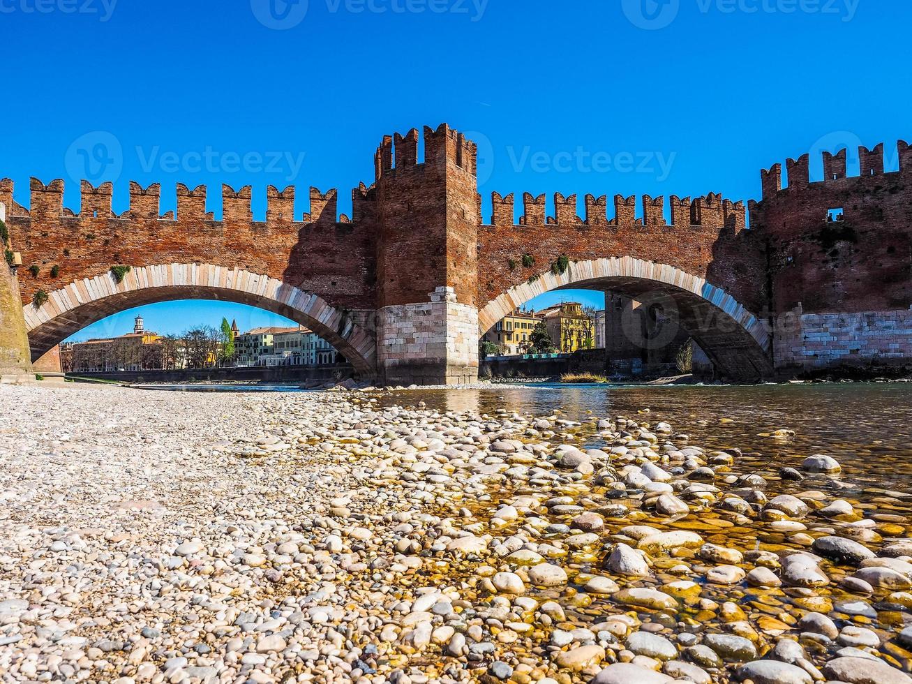 hdr castelvecchio-brücke alias scaliger-brücke in verona foto