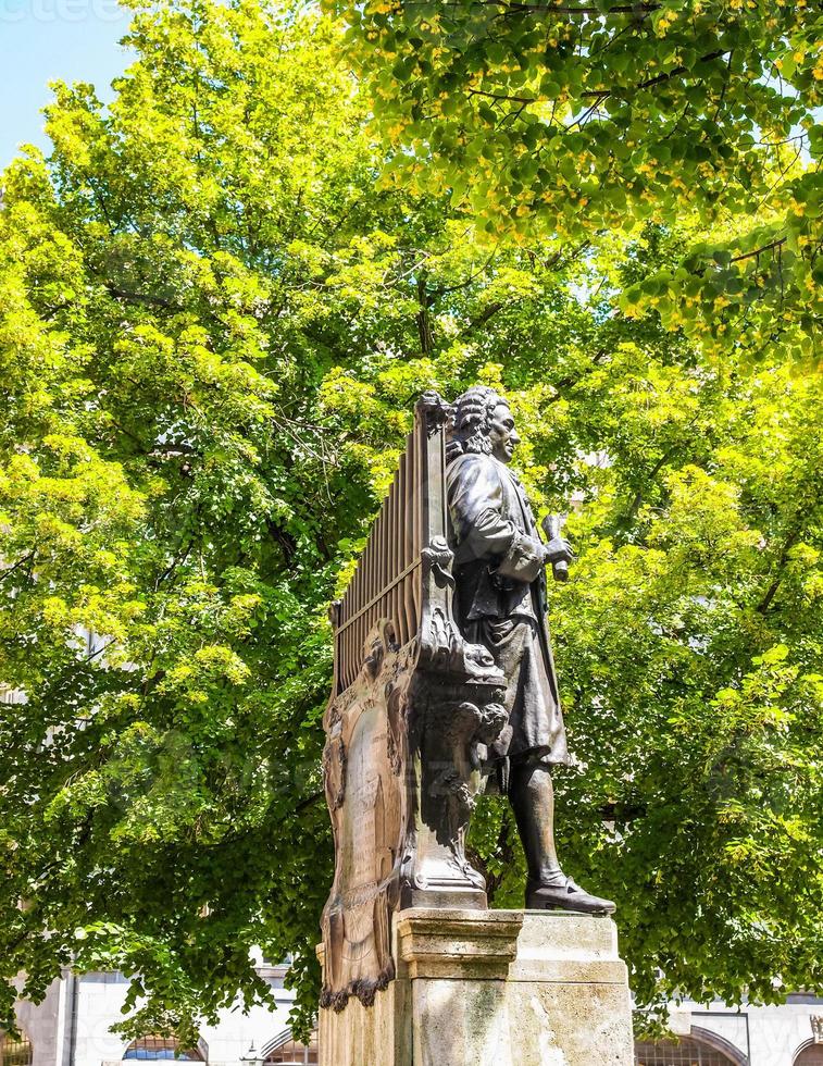 hdr neues bach denkmal foto