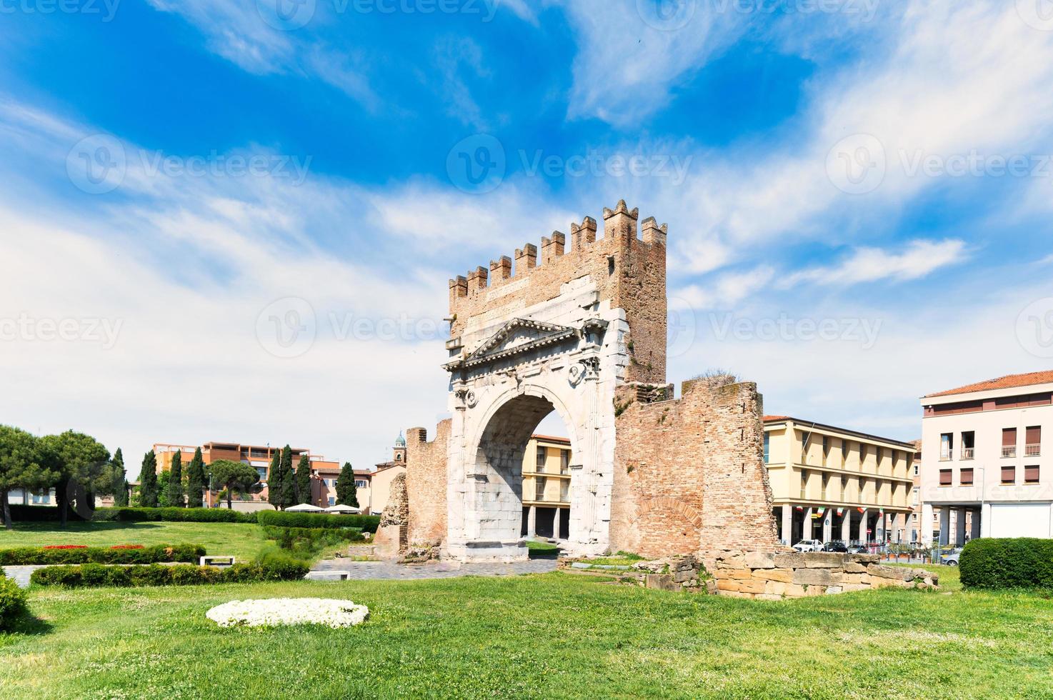 Bogen des römischen Kaisers Augustus in Rimini foto