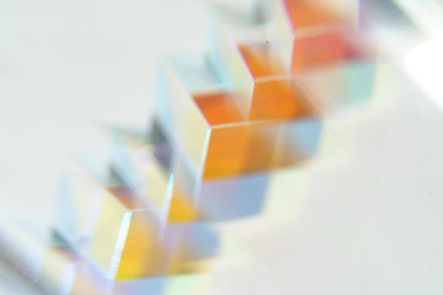 abstrakter hintergrund mit mehrfarbigem transparentem prisma foto