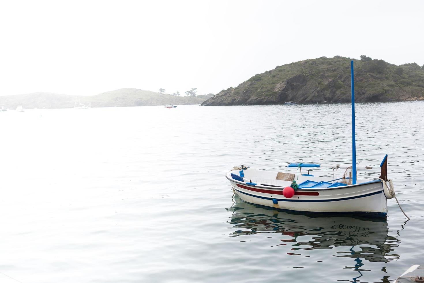 handwerkliches Fischerboot, lokale Fischerei, Küstenfischerei, Küstenfischerei foto