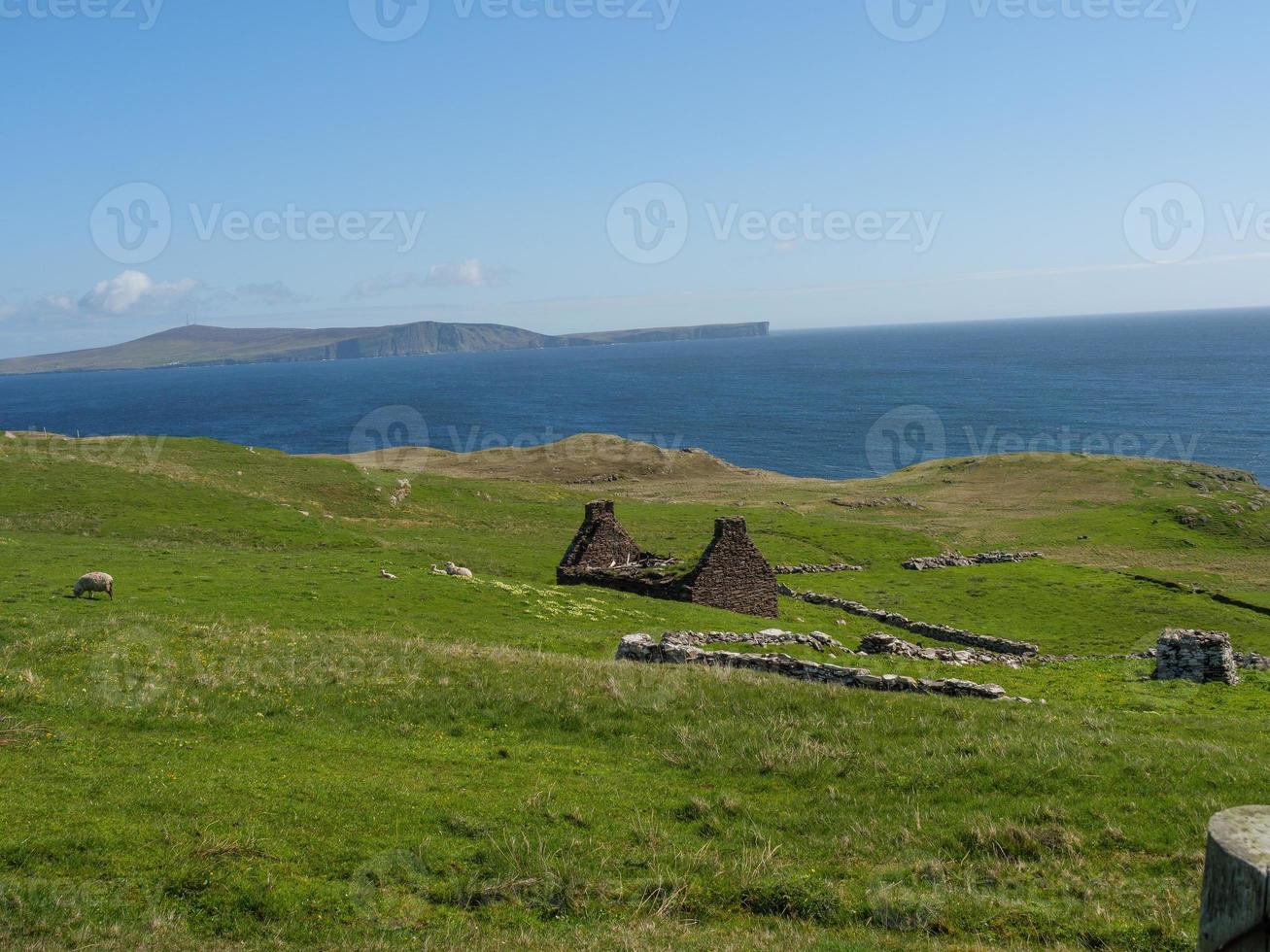 die shetlandinseln mit der stadt lerwick in schottland foto