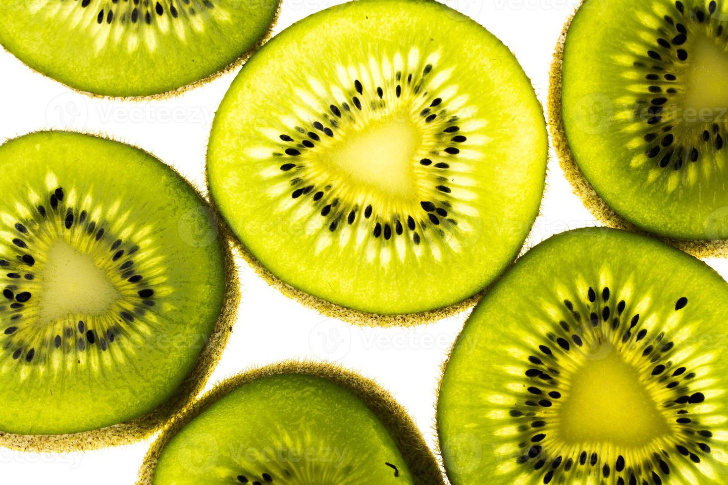 Kiwi auf weißem Hintergrund foto