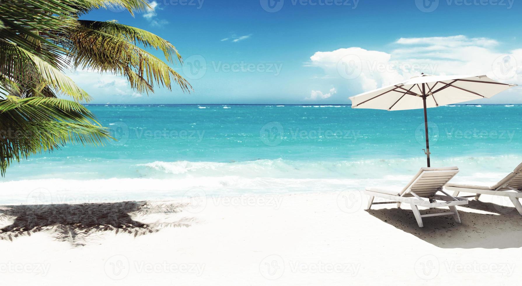 https://static.vecteezy.com/ti/fotos-kostenlos/p1/8119856-entspanne-am-tropischen-strand-in-der-sonne-auf-liegen-unter-dem-sonnenschirm-foto.jpg