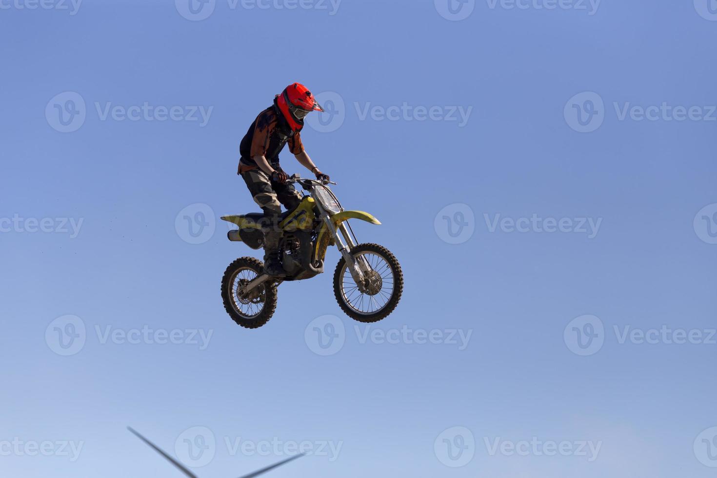 Motorradsprung und Teil einer Turbine foto