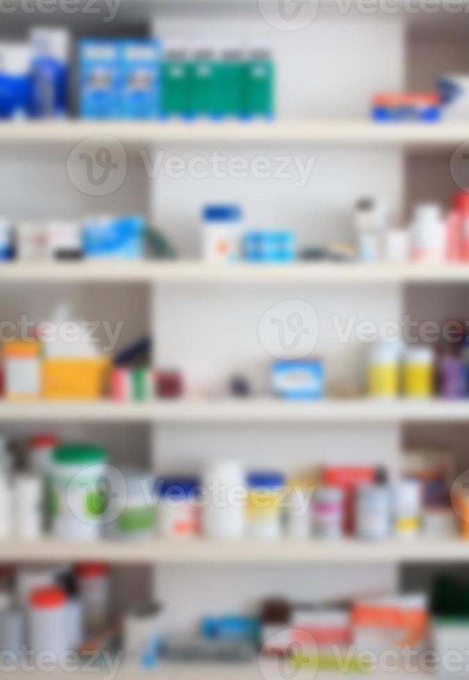 nahaufnahme unscharfe regale von medikamenten in der apotheke foto