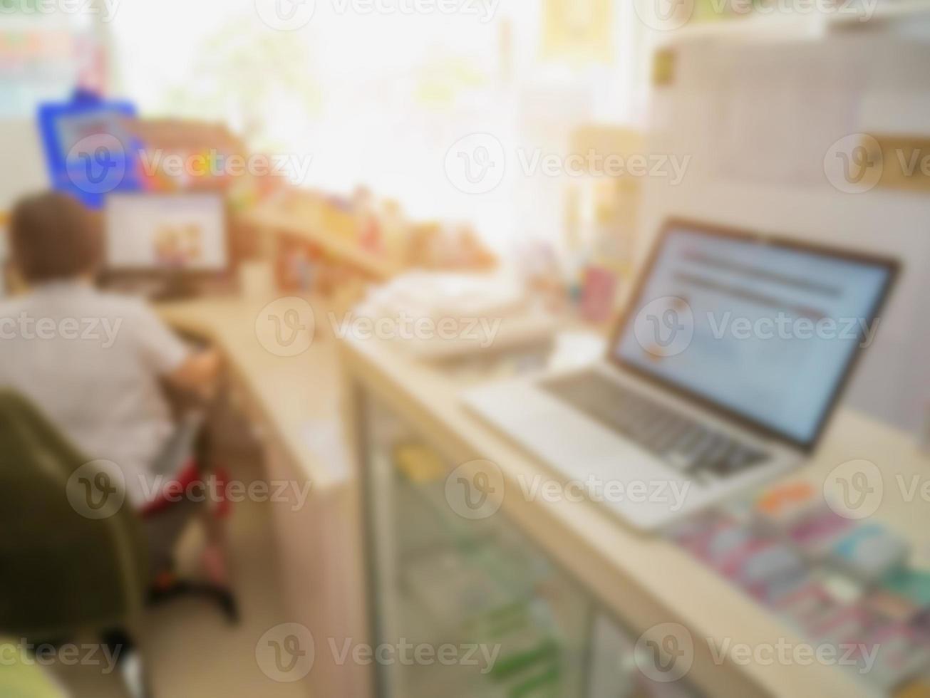 Unschärfeapotheke Drogerie mit Apothekerhintergrund foto