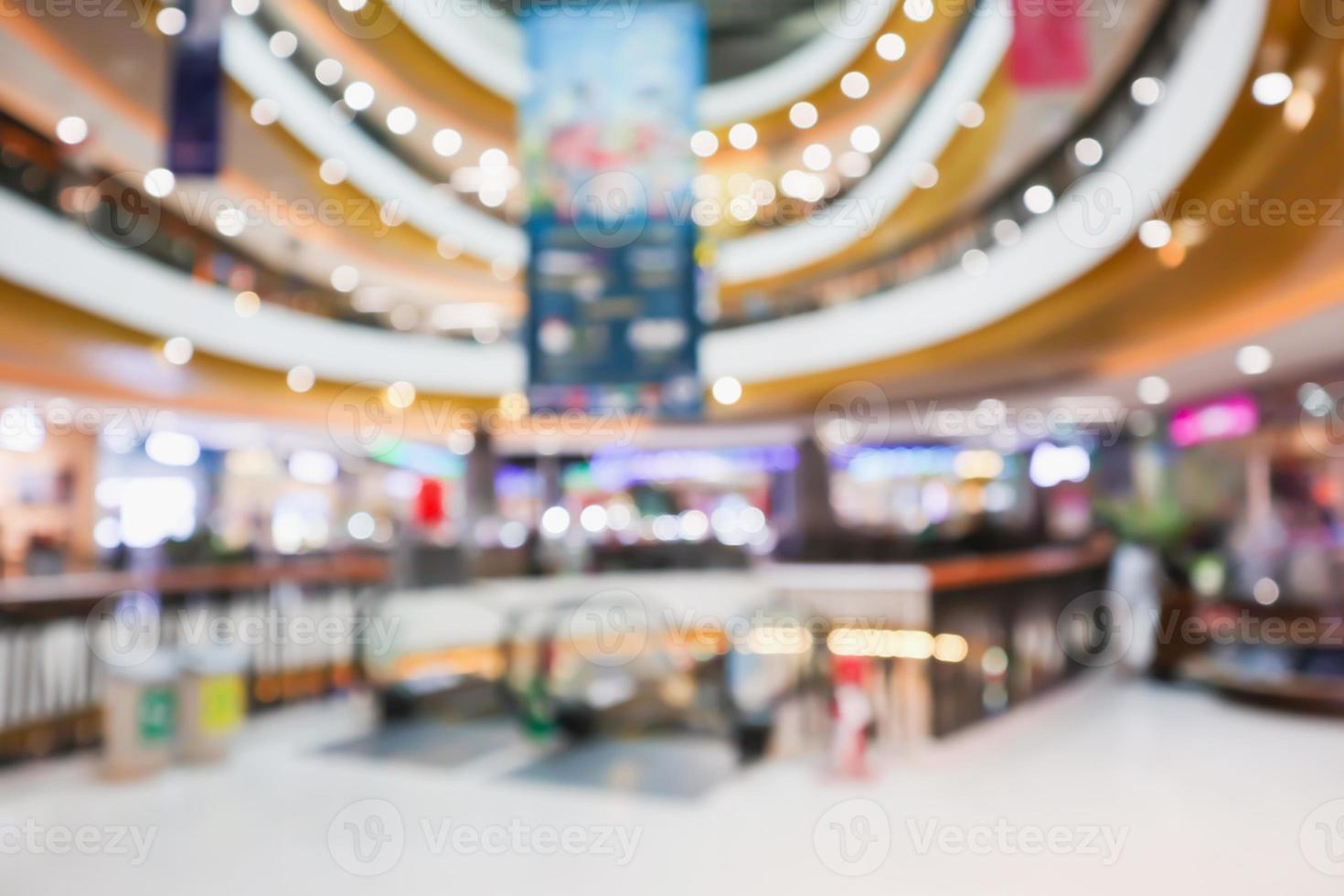 Einkaufszentrum Kaufhaus Interieur defokussiert abstrakt unscharfer Hintergrund mit Bokeh-Licht foto