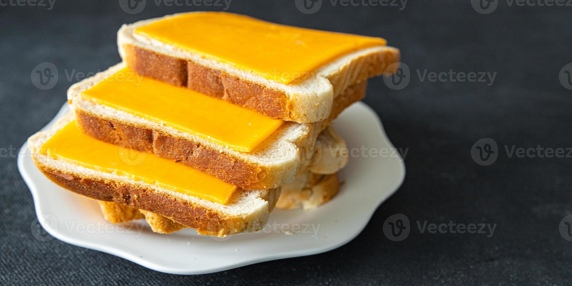 Mimolette-Sandwich-Käse-Cheddar-Frühstück, frische Mahlzeit, Snack auf dem Tisch kopieren foto