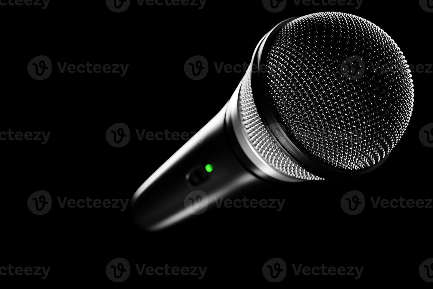 mikrofon, rundes formmodell, realistische 3d-illustration. Musikpreis, Karaoke, Radio- und Tonstudio-Tongeräte foto