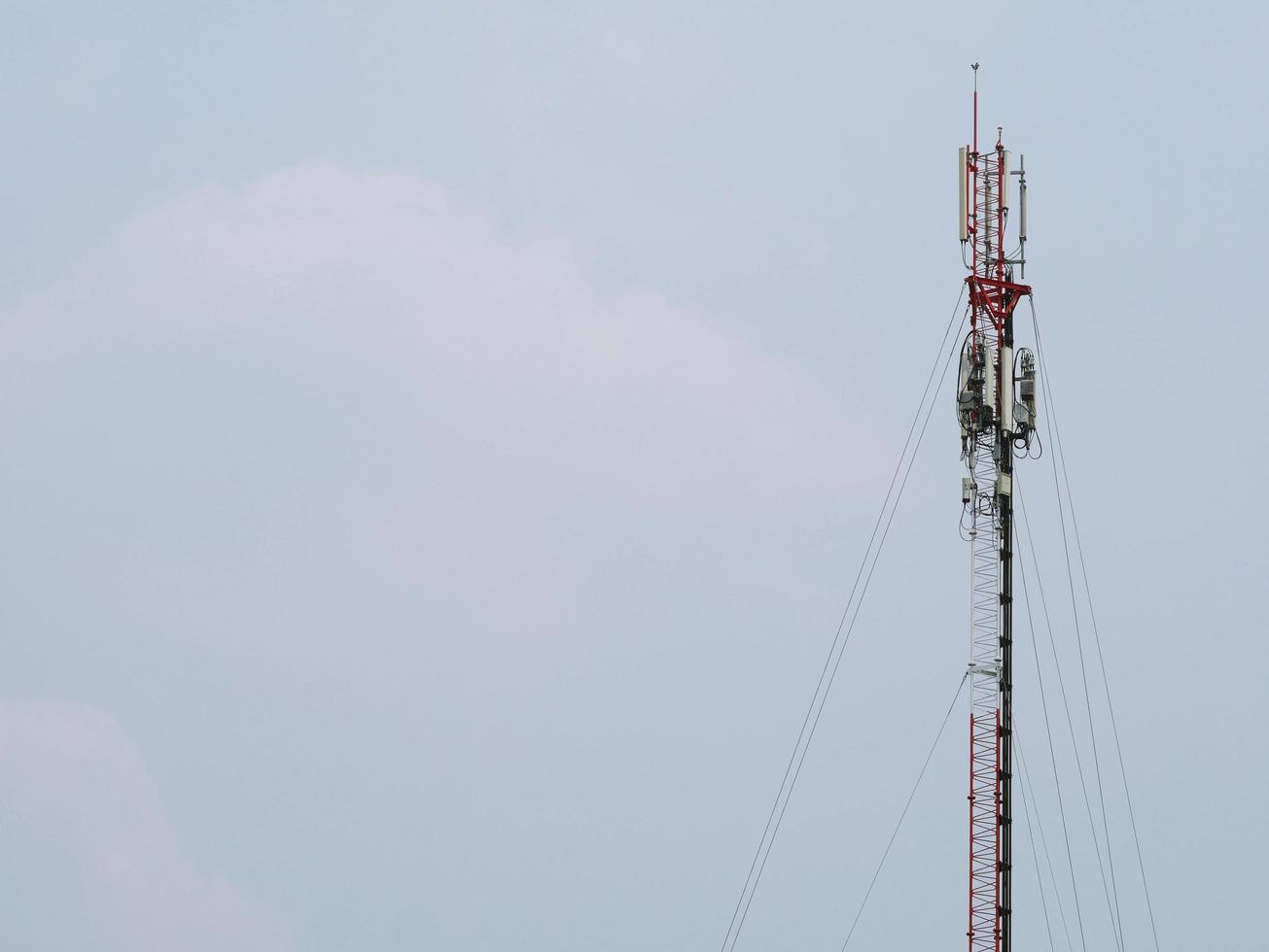 Telefontürme, die früher in der Abenddämmerung Signale aussendeten. foto