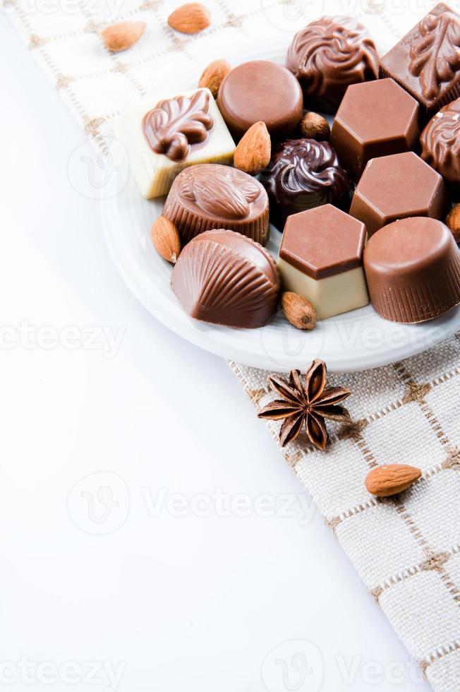 Luxus-Pralinen mit süßer Schokolade foto