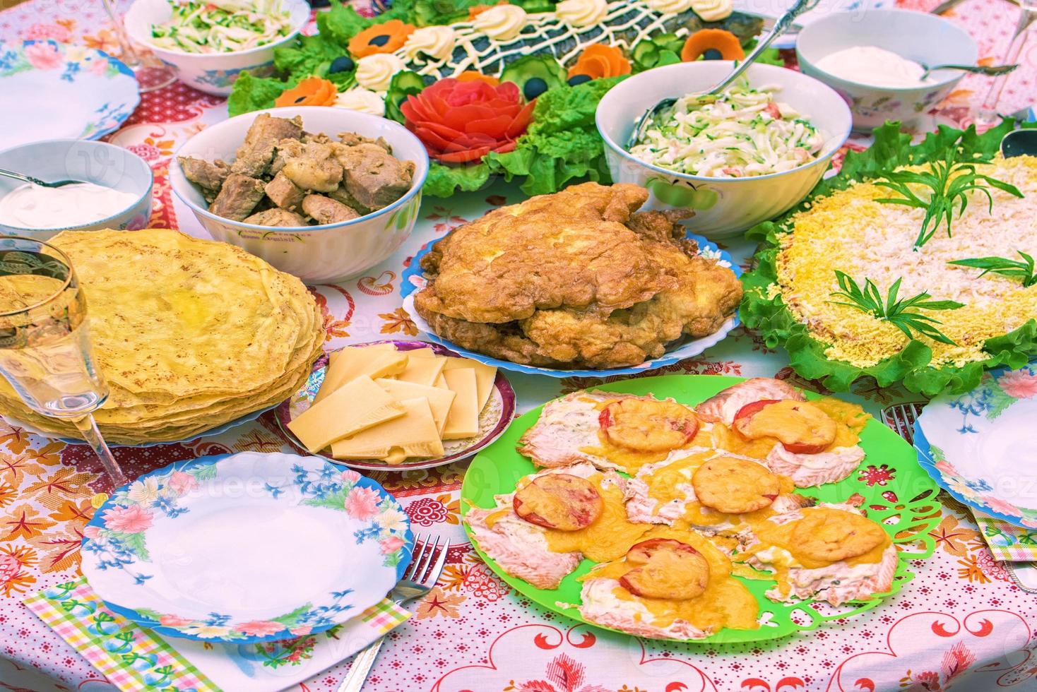 Mahlzeit am runden Tisch foto