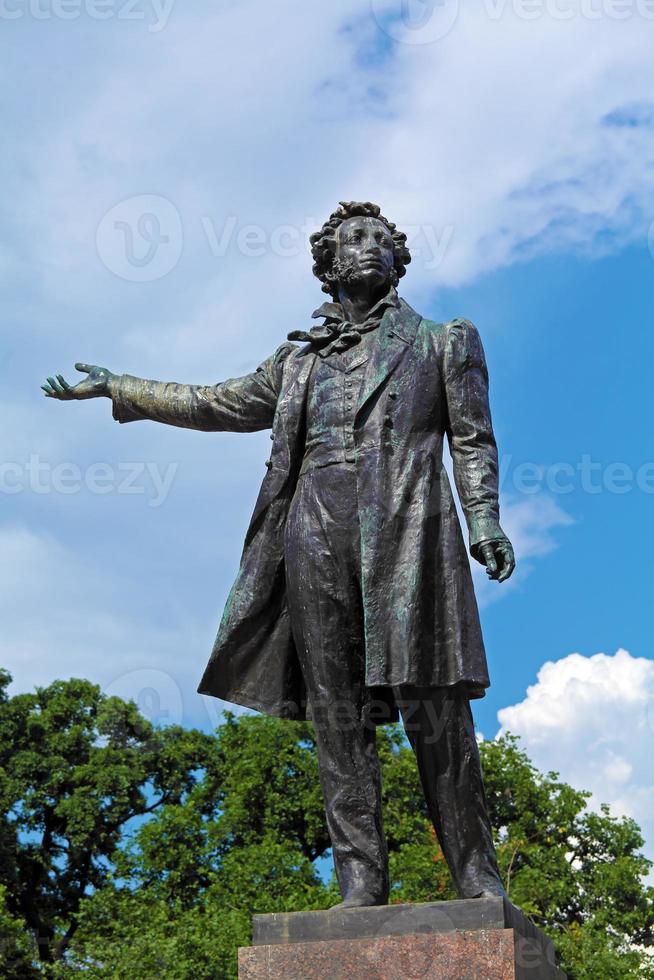 berühmte Dichter Alexander Puschkin Statue, Heiliger Petersburg foto