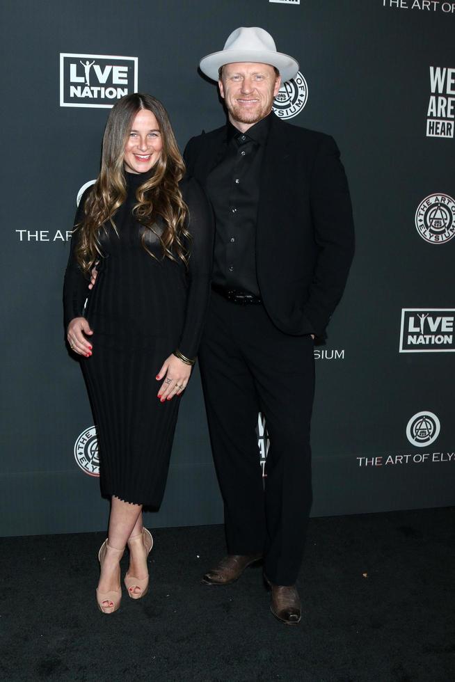 los angeles 4. jan - arielle goldrath und kevin mckidd bei der art of elysium gala kommen im hollywood palladium am 4. januar 2020 in los angeles, ca foto