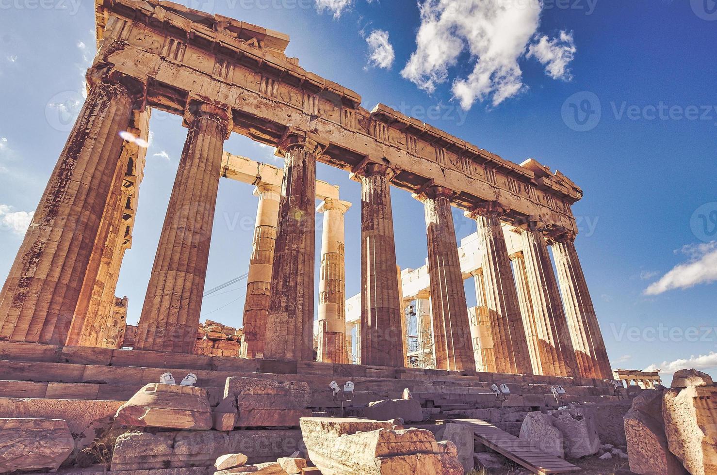 parthenon ist ein tempel auf der athenischen akropolis in griechenland, der der göttin athena gewidmet ist foto