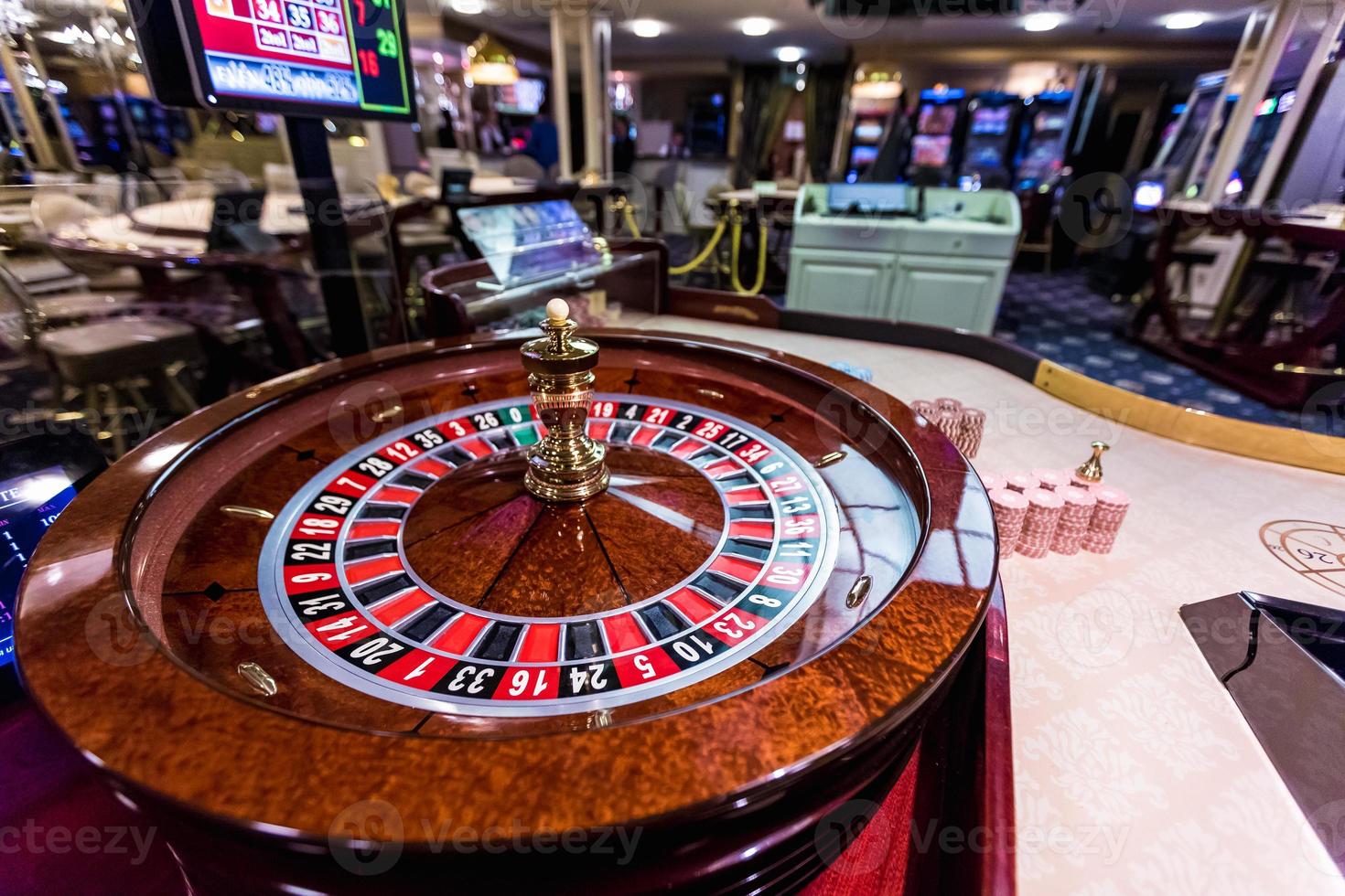 Spielmarken auf einem Spieltisch Roulette foto