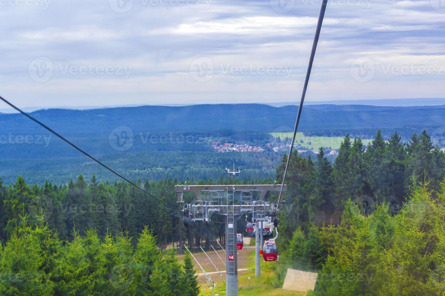 wurmbergfahrt mit gondel seilbahn eisenbahnpanorama harz deutschland. foto