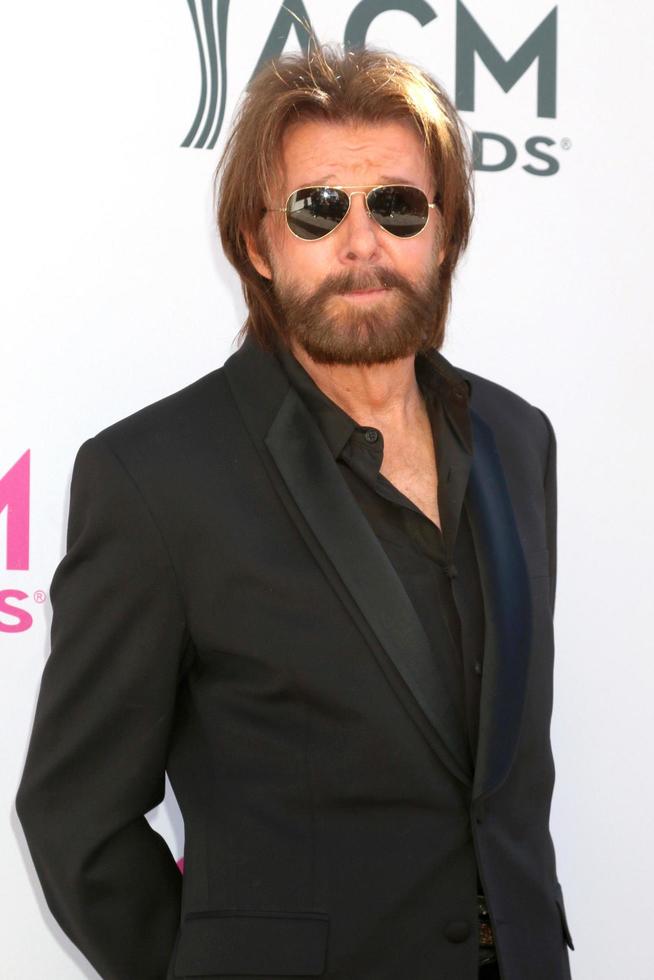 las vegas 2. april - ronnie dunn bei den academy of country music awards 2017 at t mobile arena am 2. april 2017 in las vegas, nv foto