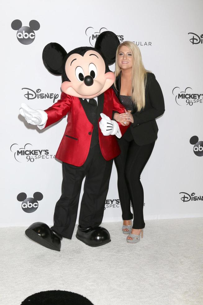 los angeles 6. oktober - mickey mouse, meghan trainor bei der 90. spektakulären mickey-aufnahme im shrine auditorium am 6. oktober 2018 in los angeles, ca foto