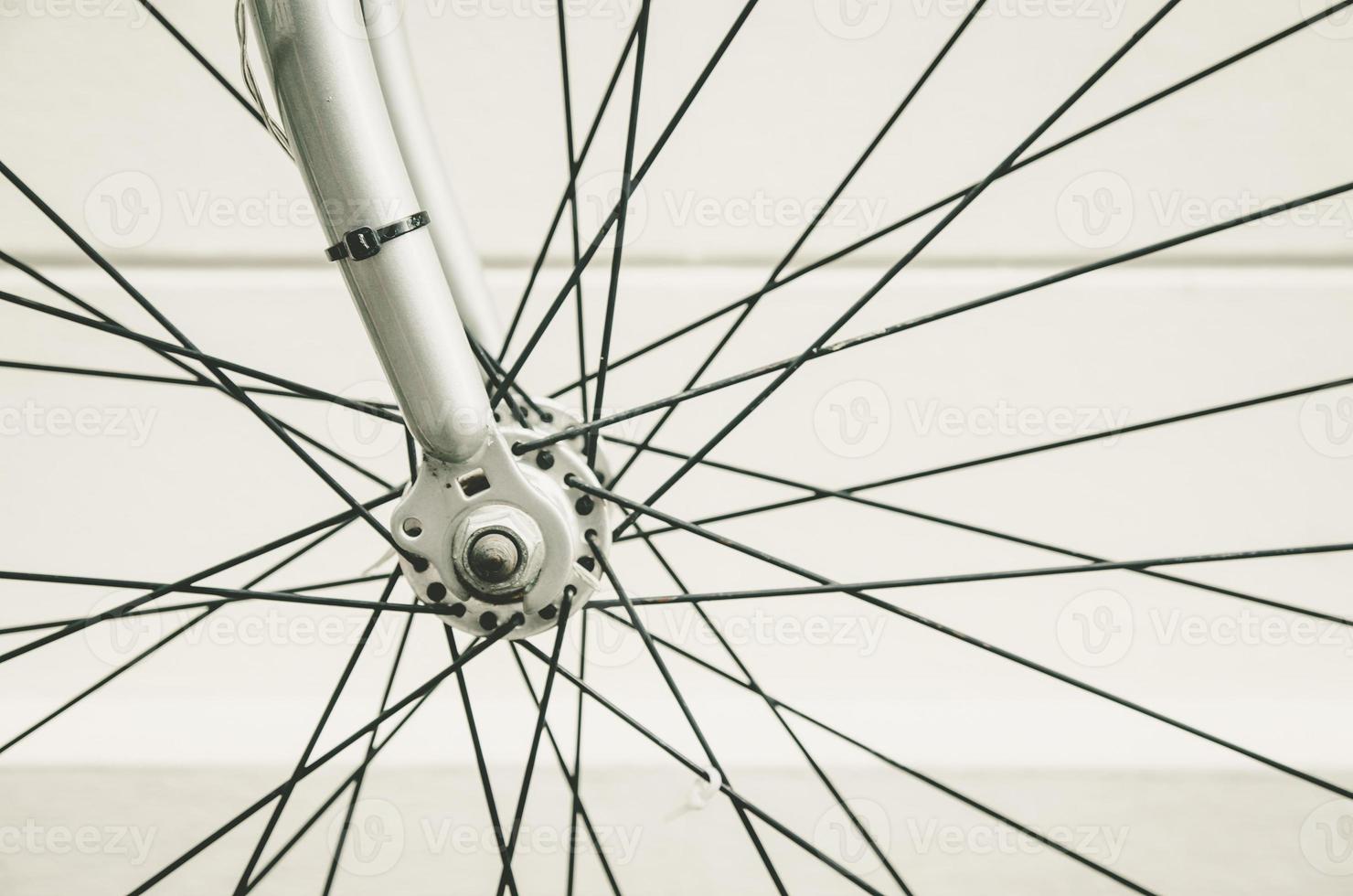 Nahaufnahme von Fahrradrädern Prosecc im Vintage Retro-Stil foto