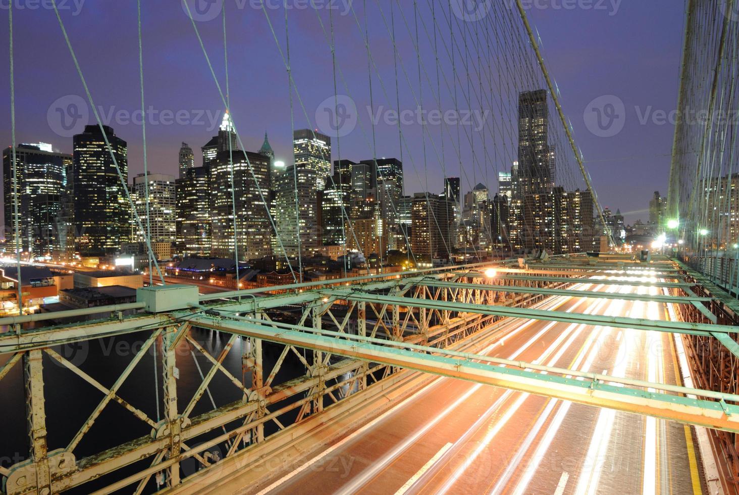 Autos auf der Brooklyn Bridge foto