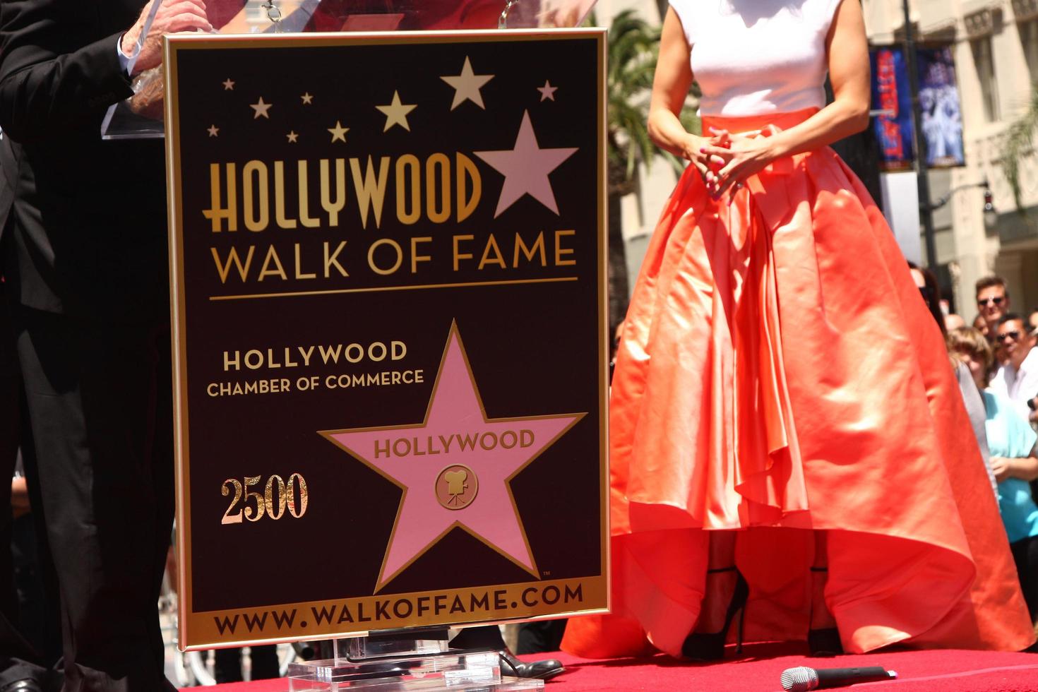 los angeles 20. juni - atmosphäre auf dem hollywood walk of fame starzeremonie für jennifer lopez im w hollywood hotel am 20. juni 2013 in los angeles, ca foto