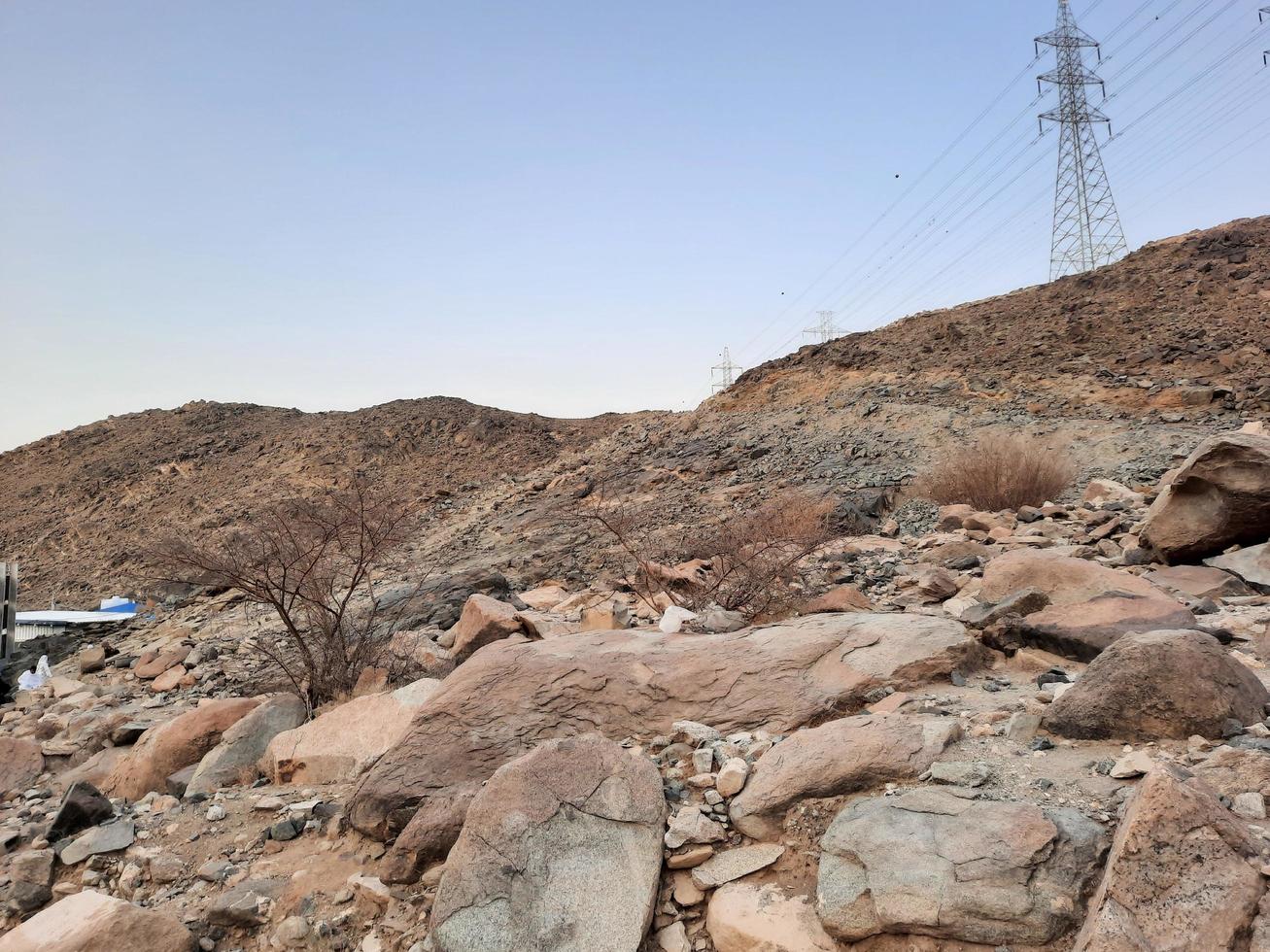 mekka, saudi-arabien, juni 2022 - der berg thawr ist ein berg in saudi-arabien im südlichen mekka. Die Höhe des Berges beträgt 1.650 m. Es ist eine wichtige heilige Stätte für Muslime. foto