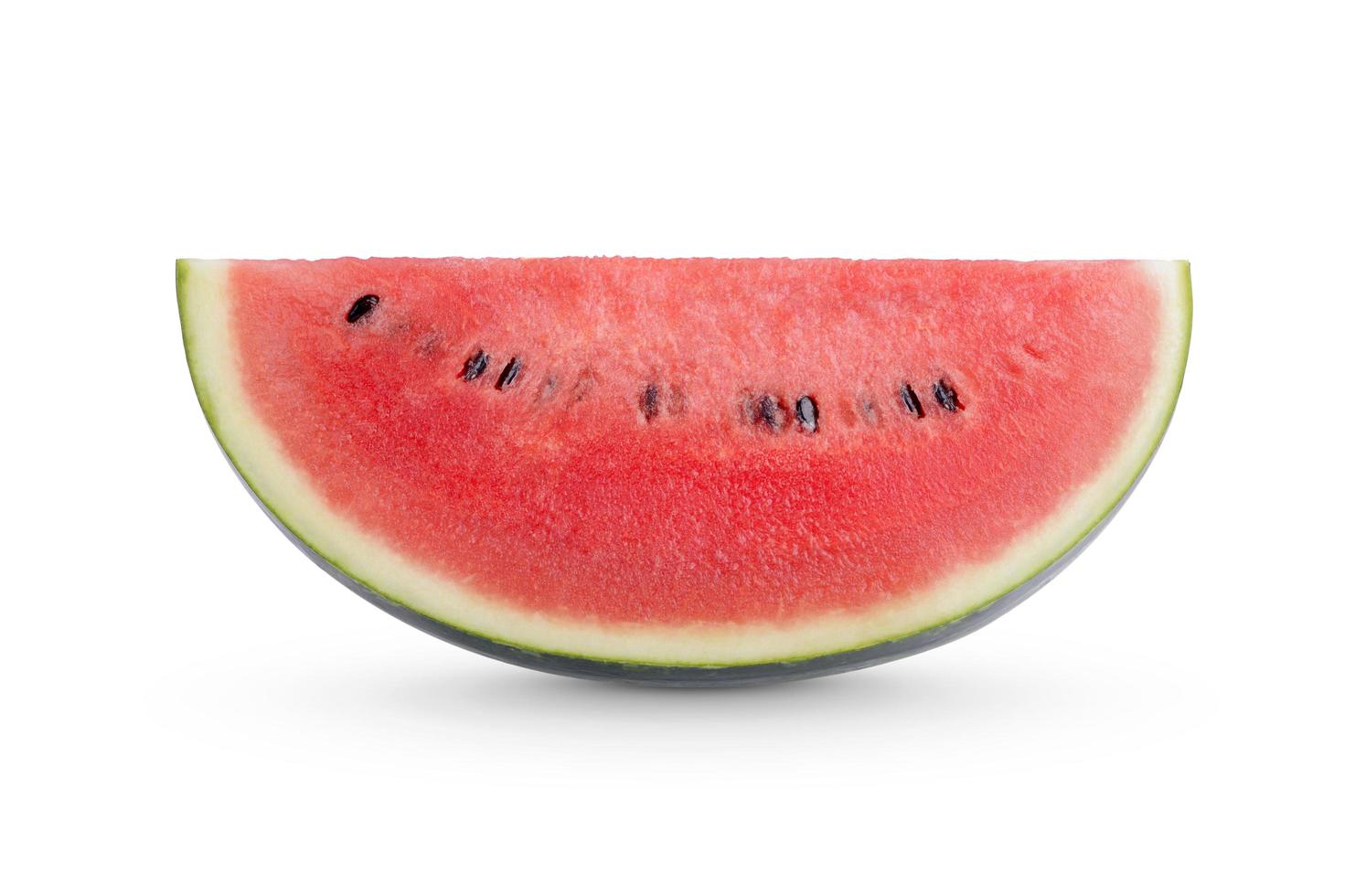 in Scheiben geschnittene Wassermelone isoliert auf weißem Hintergrund foto