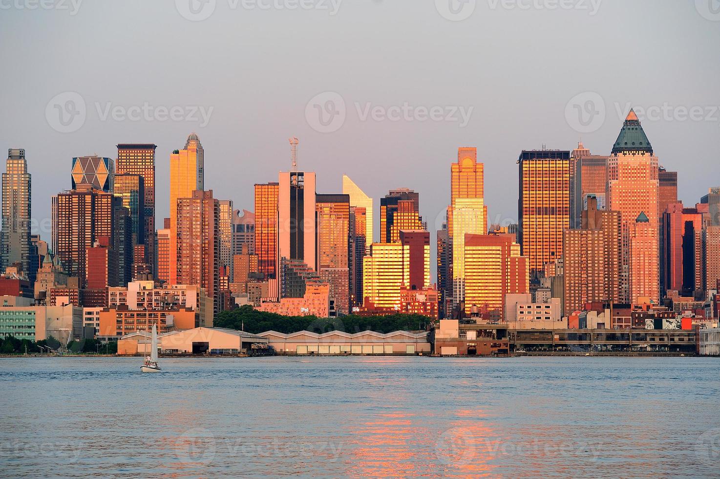 New York City Manhattan bei Sonnenuntergang über Hudson River foto