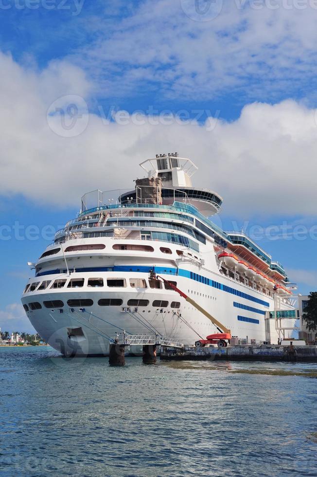 Kreuzfahrtschiff in Miami foto