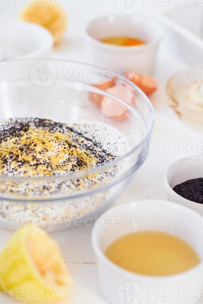 Muffinmischung: Zitrone und Mohn foto