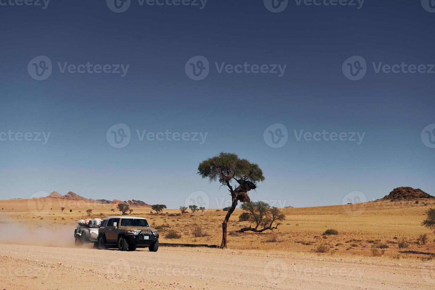 Auto in den Wüsten von Afrika, Namibia foto