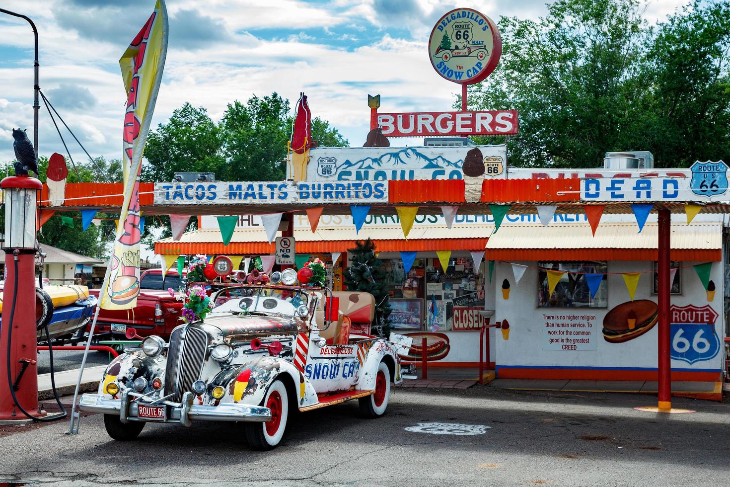 Seligman, Arizona, USA, 2011. Schneeauto in Seligman auf der Route 66 foto