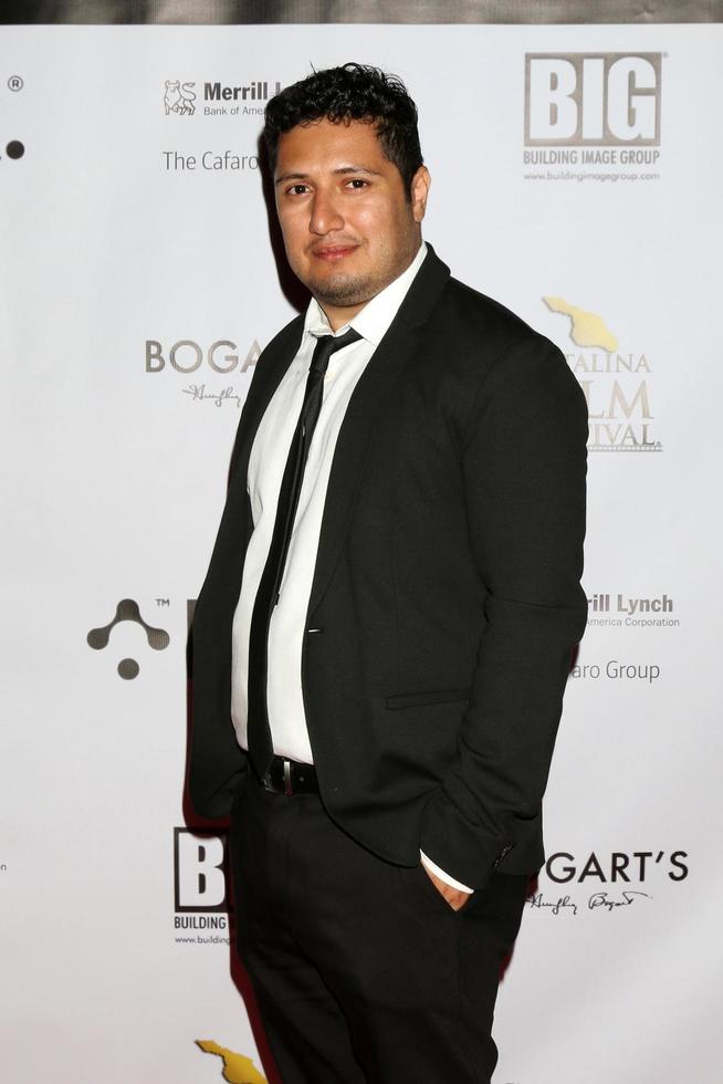 los angeles 25. september - omar juarez beim catalina film fest samstag gala roter teppich 2021 im avalon casino am 25. september 2021 in avalon, ca foto