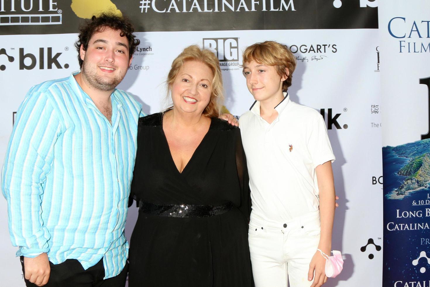 los angeles 25. september - nicholas danner, michelle danner, maximilian danner beim catalina film fest samstag gala roter teppich 2021, im avalon casino am 25. september 2021 in avalon, ca foto